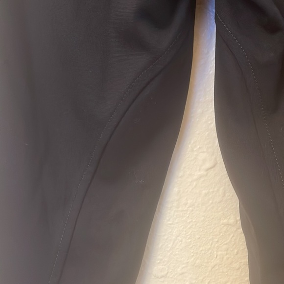 BCBGMaxazaria skinny pants, 32, with interesting, subtle detail. - Picture 4 of 8